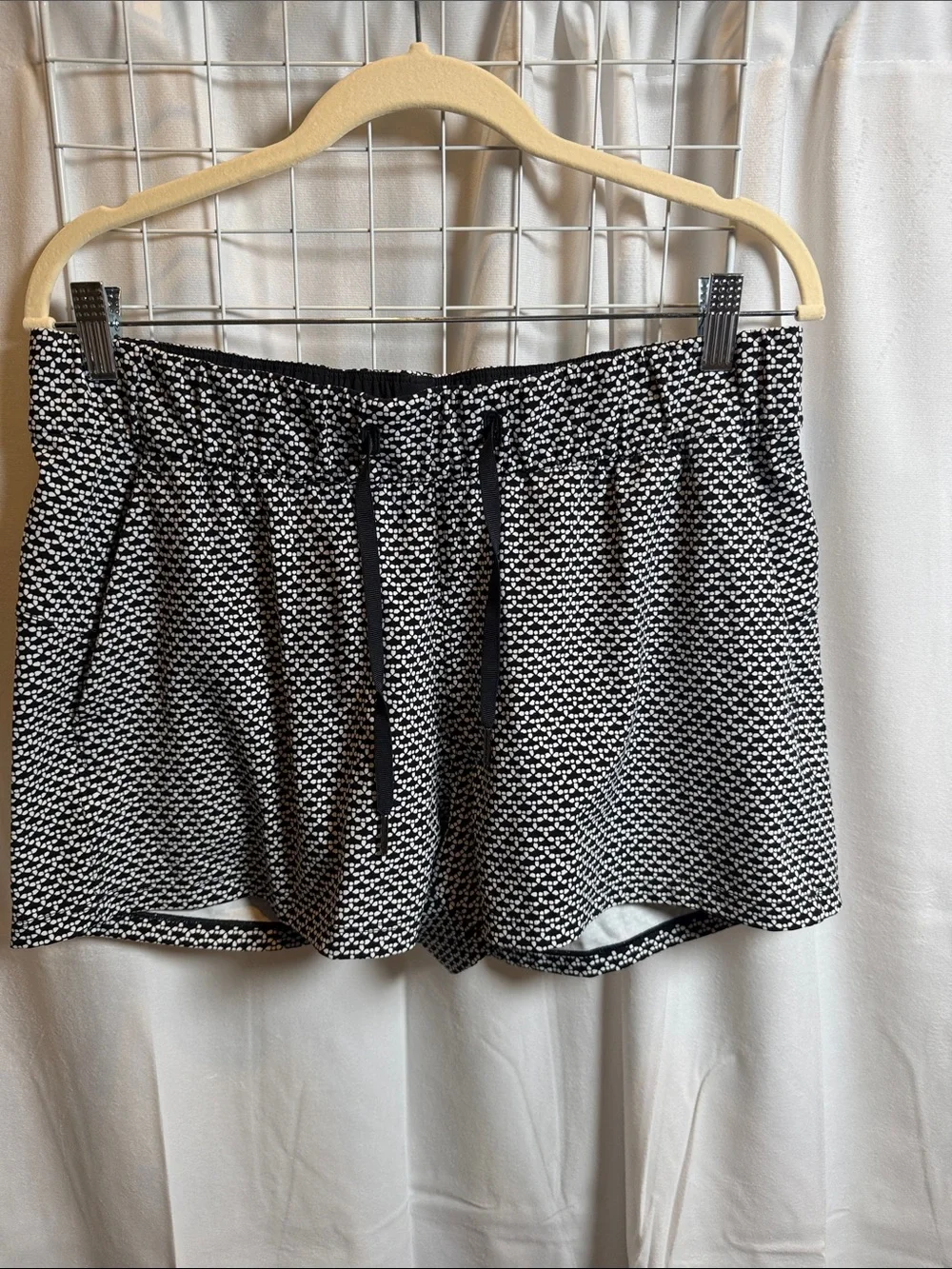 lululemon athletica Black and White Micro-Pattern Drawstring Shorts 3”